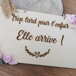 Pancarte "Elle arrive"